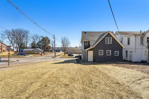 517 6th Street Muscatine IA 52761