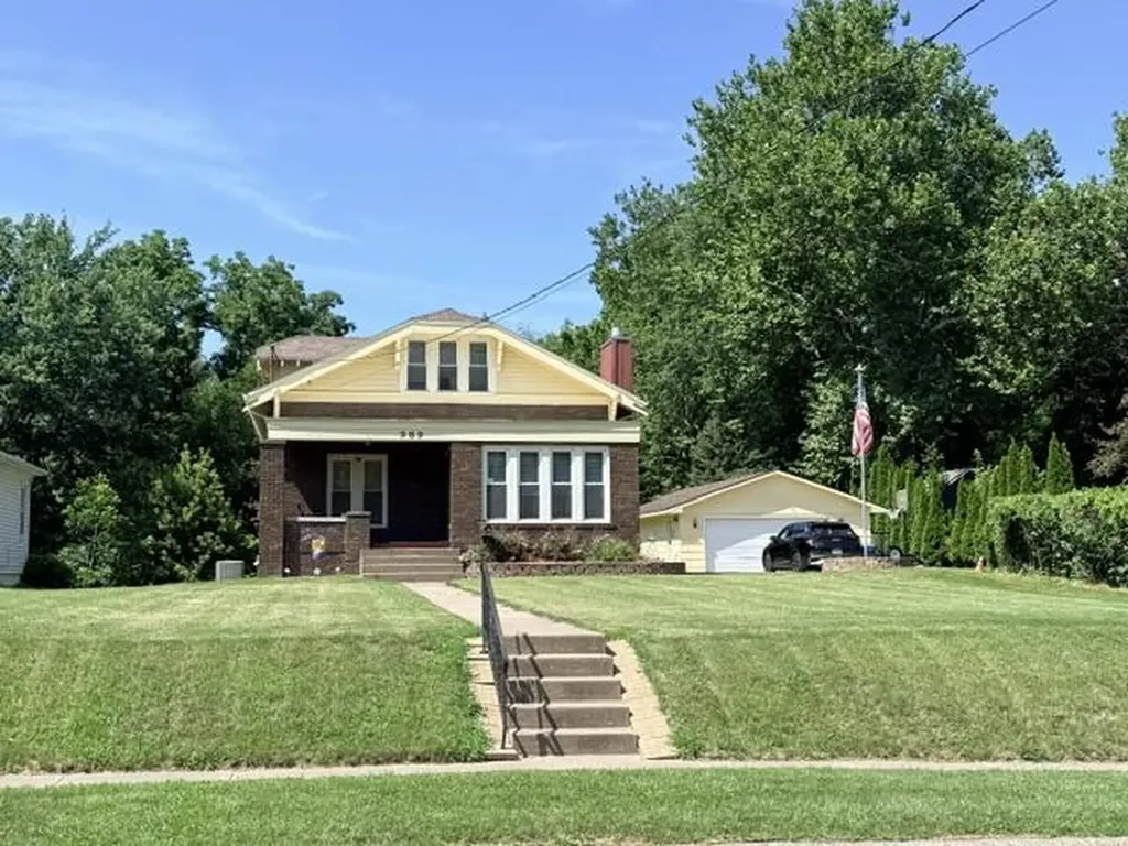 989 Newell Muscatine IA 52761