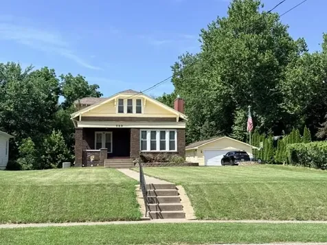 989 Newell Muscatine IA 52761