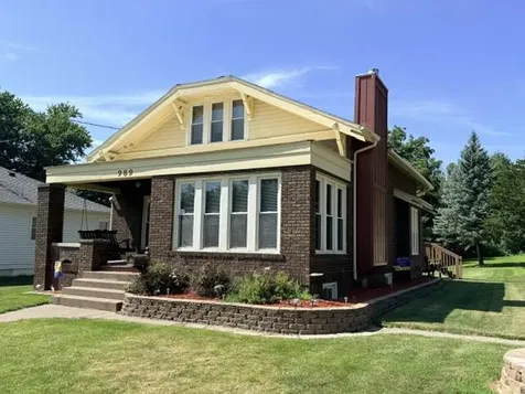 989 Newell Muscatine IA 52761