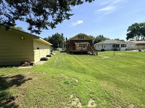 989 Newell Muscatine IA 52761