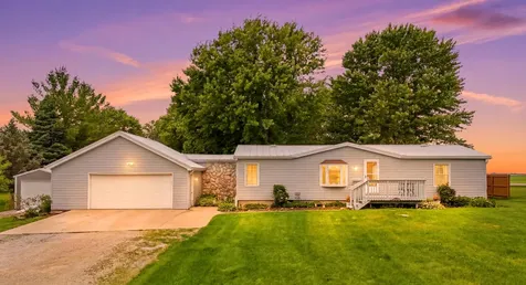 1688 Sweetland Acres Muscatine IA 52761
