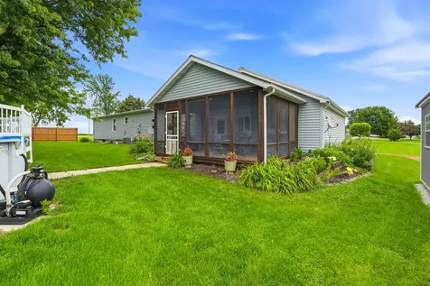 1688 Sweetland Acres Muscatine IA 52761