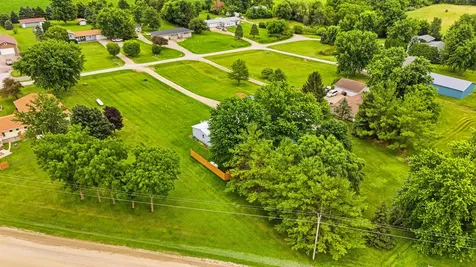 1688 Sweetland Acres Muscatine IA 52761