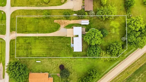 1688 Sweetland Acres Muscatine IA 52761