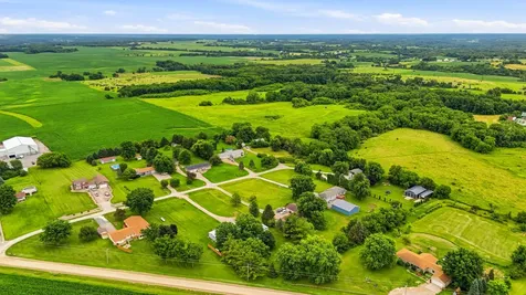 1688 Sweetland Acres Muscatine IA 52761