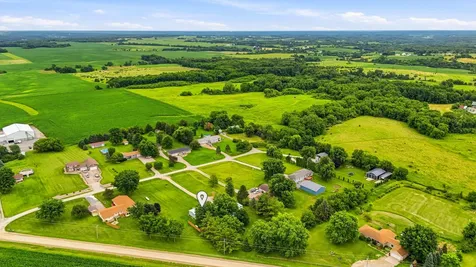 1688 Sweetland Acres Muscatine IA 52761