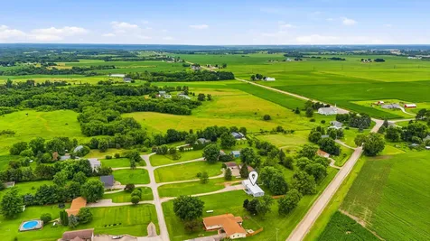 1688 Sweetland Acres Muscatine IA 52761