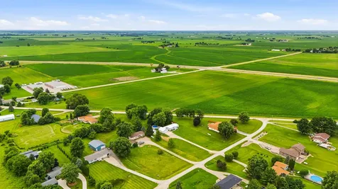 1688 Sweetland Acres Muscatine IA 52761