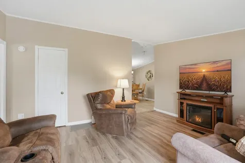 1688 Sweetland Acres Muscatine IA 52761