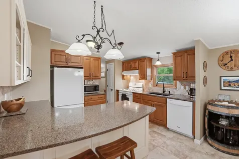 1688 Sweetland Acres Muscatine IA 52761