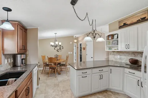 1688 Sweetland Acres Muscatine IA 52761