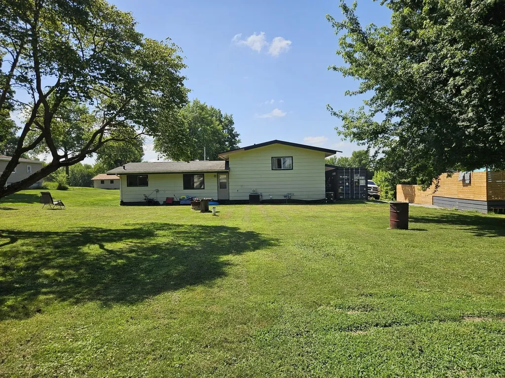 140 Hanover Street Letts IA 52754