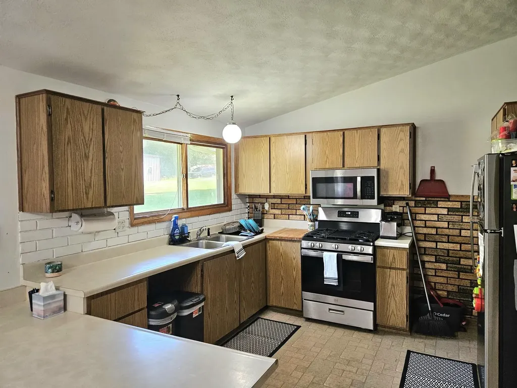 140 Hanover Street Letts IA 52754