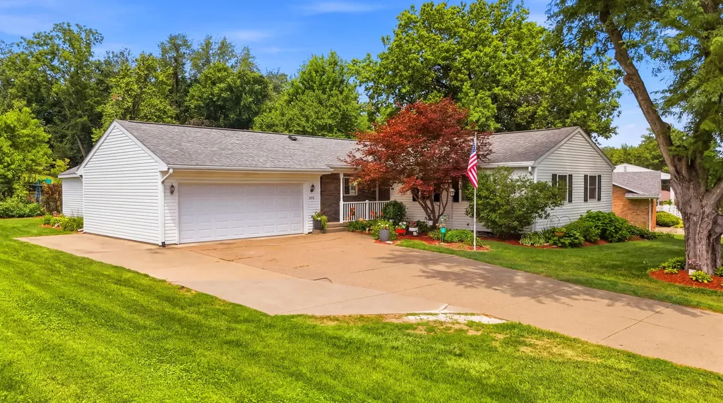 304 Myrtle Lane Muscatine IA 52761
