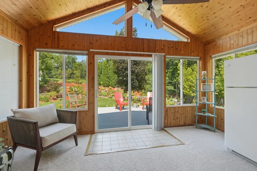 304 Myrtle Lane Muscatine IA 52761