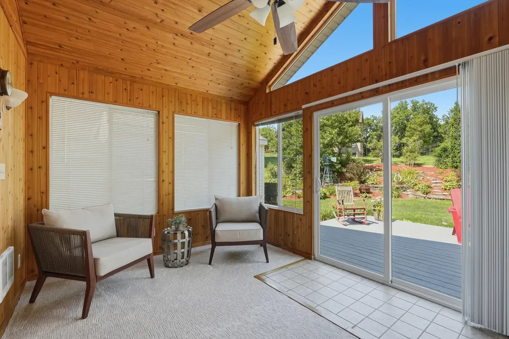 304 Myrtle Lane Muscatine IA 52761