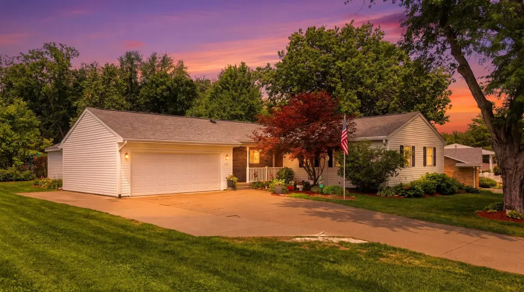 304 Myrtle Lane Muscatine IA 52761