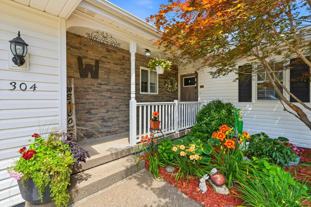 304 Myrtle Lane Muscatine IA 52761