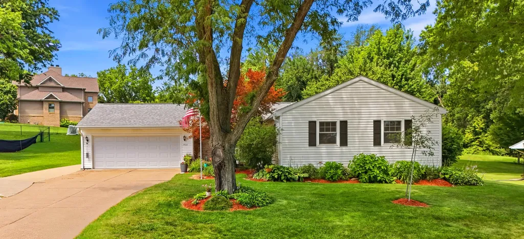 304 Myrtle Lane Muscatine IA 52761