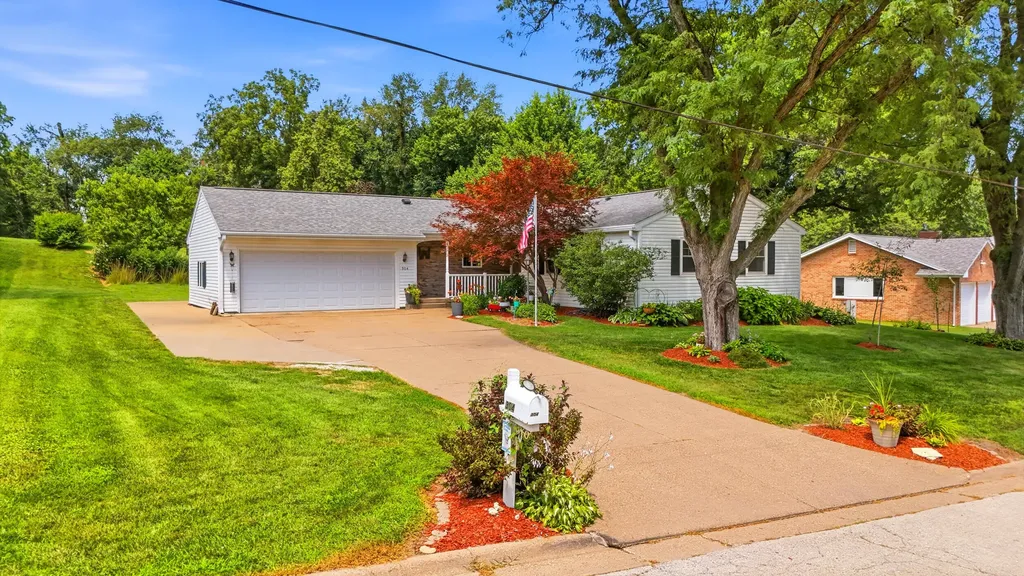 304 Myrtle Lane Muscatine IA 52761