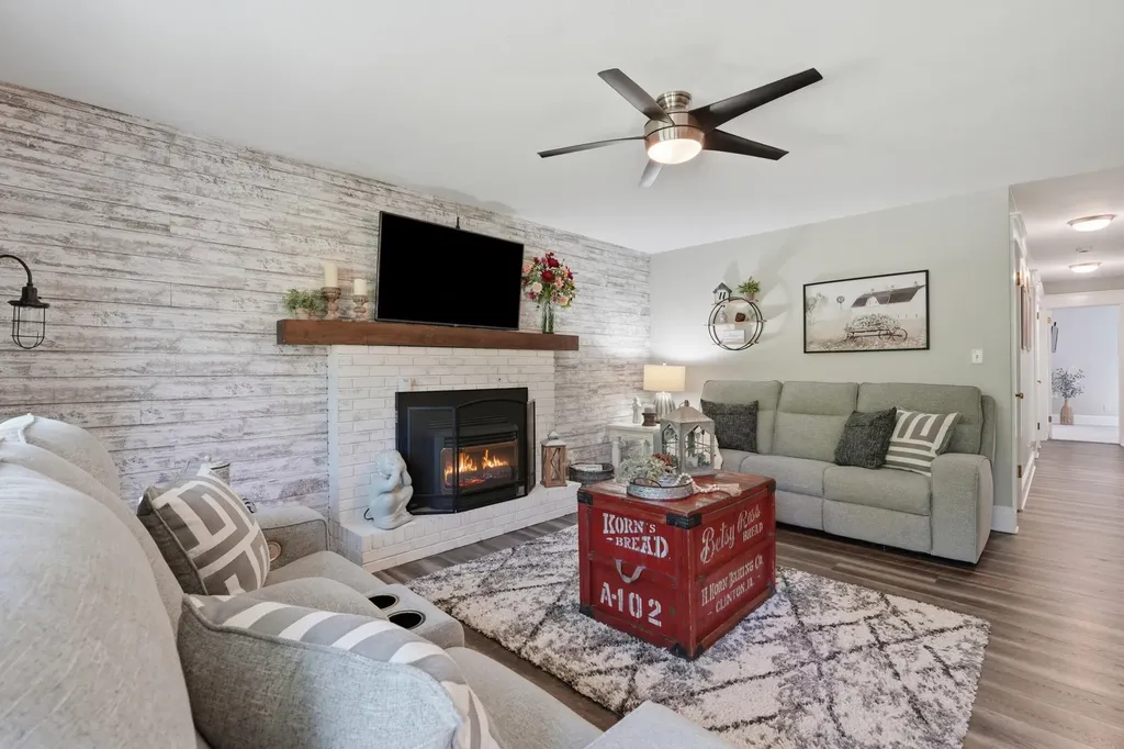 304 Myrtle Lane Muscatine IA 52761