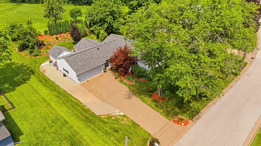 304 Myrtle Lane Muscatine IA 52761