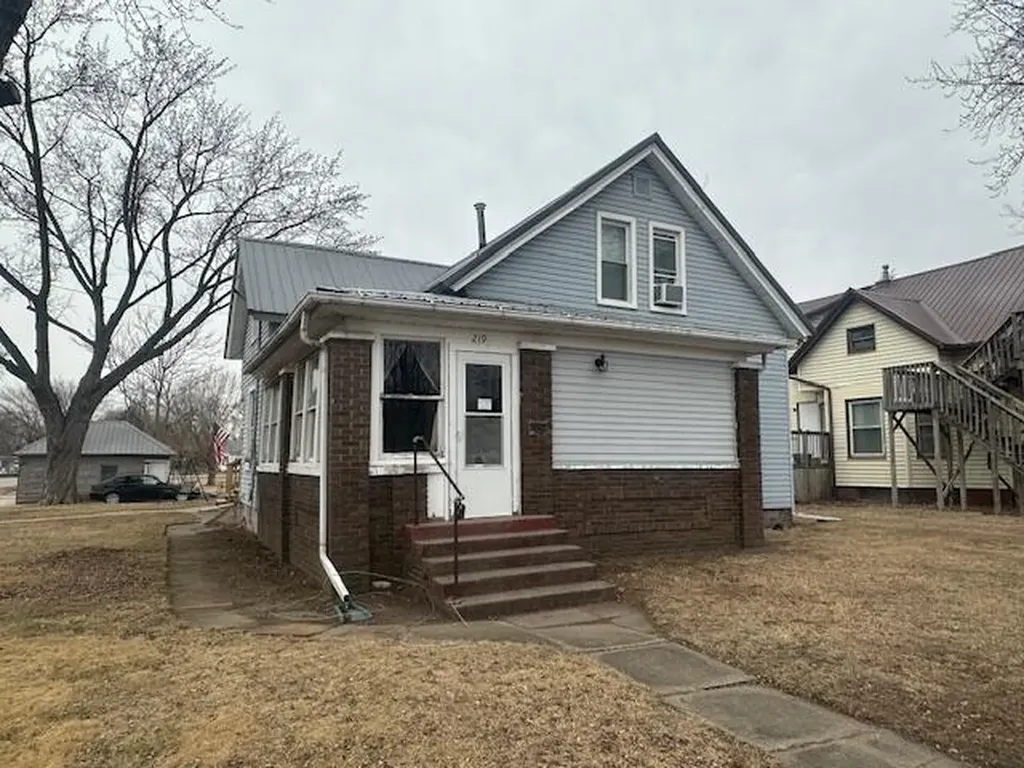 219 Pond Street Muscatine IA 52761