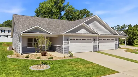 2106 Clarabeck Lane Muscatine IA 52761