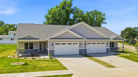 2106 Clarabeck Lane Muscatine IA 52761