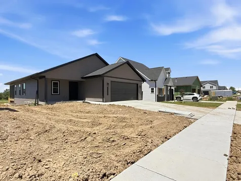 1421 Duncan Drive Muscatine IA 52761