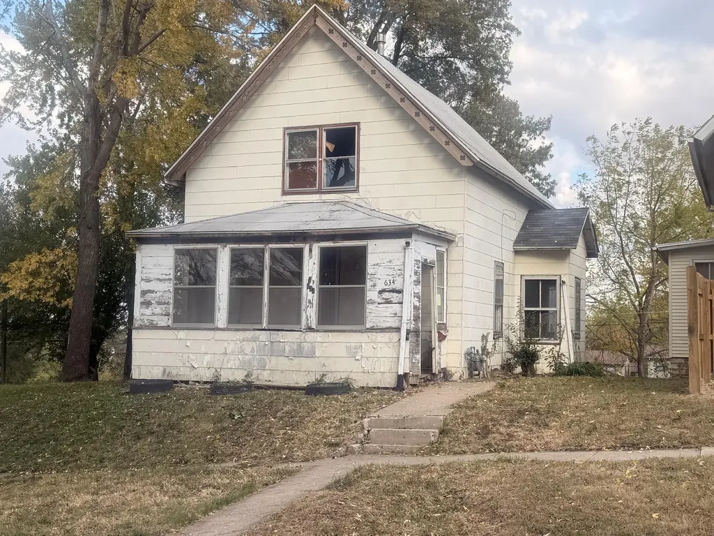 634 7th Street Burlington IA 52601