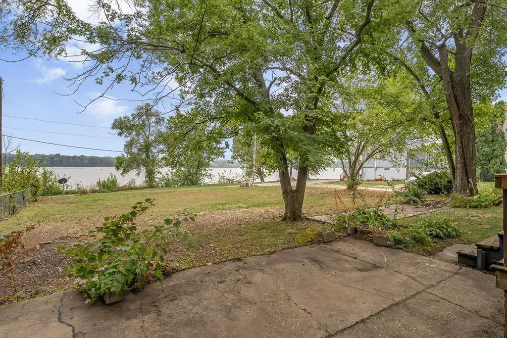 3391 Water Street Muscatine IA 52761