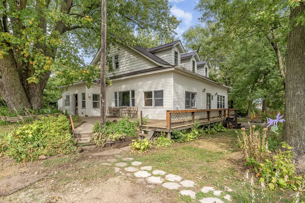 2143 Madison Street Muscatine IA 52761