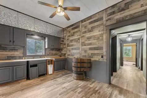 2143 Madison Street Muscatine IA 52761