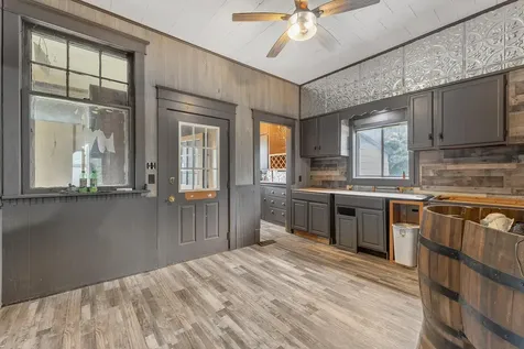 2143 Madison Street Muscatine IA 52761