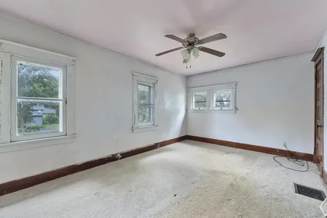 2143 Madison Street Muscatine IA 52761