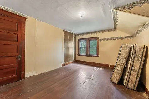 2143 Madison Street Muscatine IA 52761