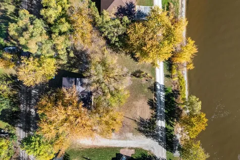 2143 Madison Street Muscatine IA 52761