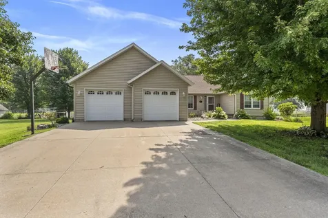 920 4th Street Wapello IA 52653