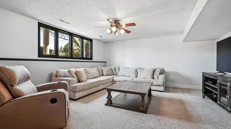 4841 Camelot Dubuque IA 52002