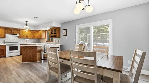 4841 Camelot Dubuque IA 52002