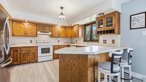 4841 Camelot Dubuque IA 52002