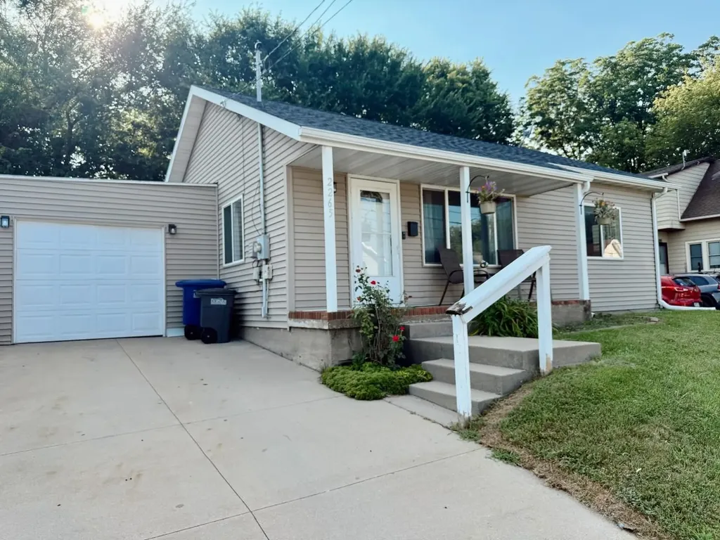 2265 Woodworth Dubuque IA 52001