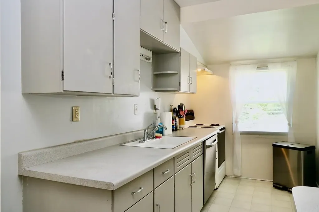 2594 Pearl Dubuque IA 52001
