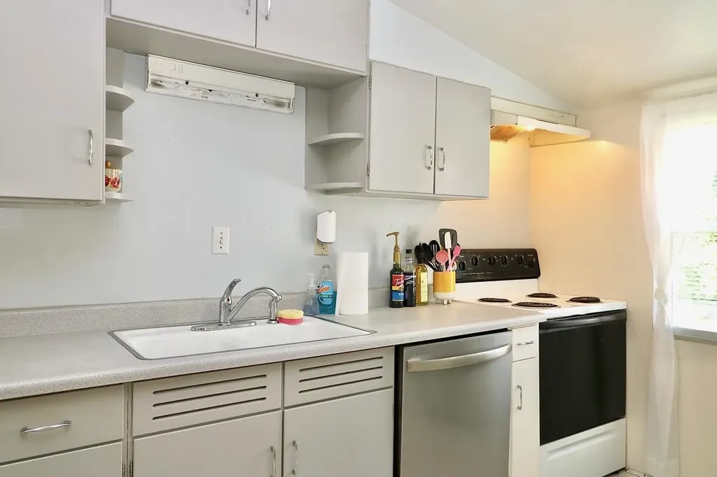 2594 Pearl Dubuque IA 52001