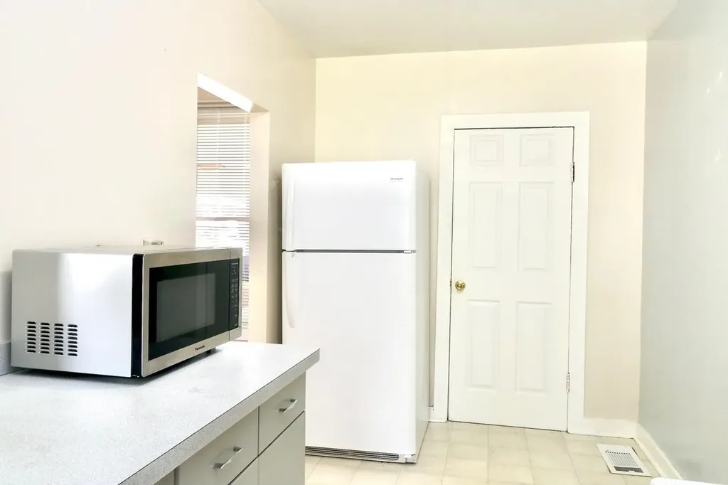2594 Pearl Dubuque IA 52001