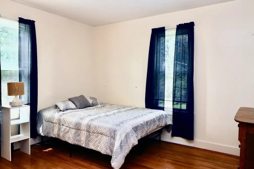 2594 Pearl Dubuque IA 52001