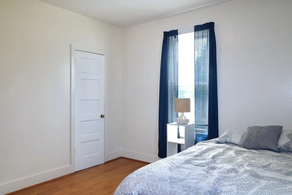 2594 Pearl Dubuque IA 52001
