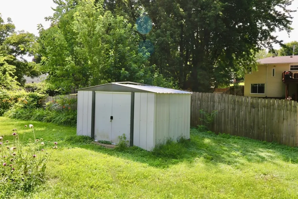 2594 Pearl Dubuque IA 52001